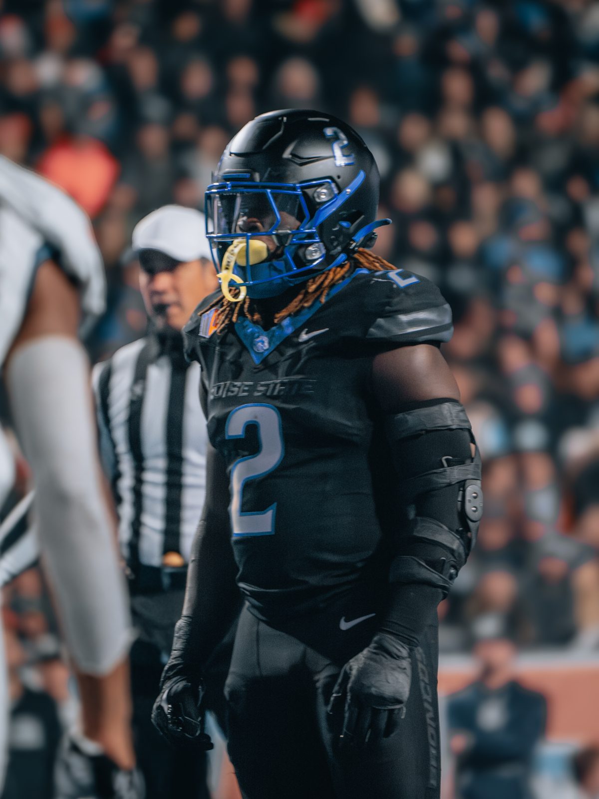 Ashton Jeanty running on the blue turf, Boise State